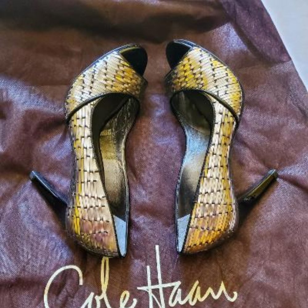 NEW - COLE HAAN basket weave design PeepToe Nike Air Platform Pump, Size 7 1/2